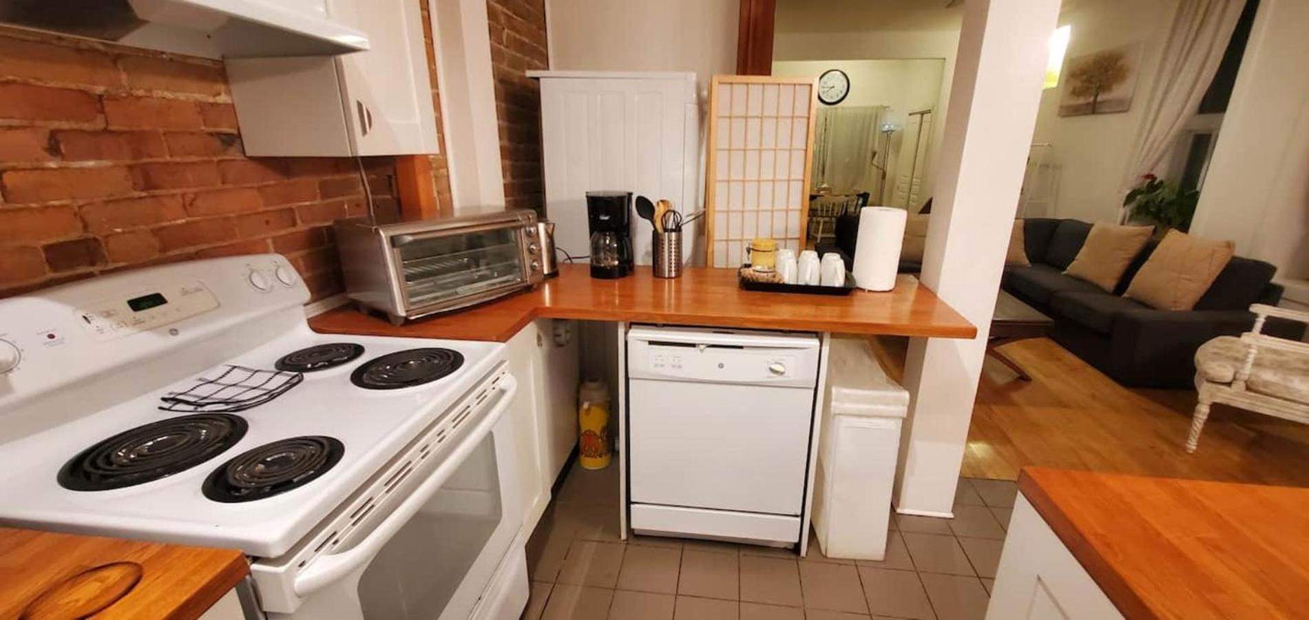 Perfect For Groups Big Livingroom 2 Backyard 3Br Montréal Exteriör bild